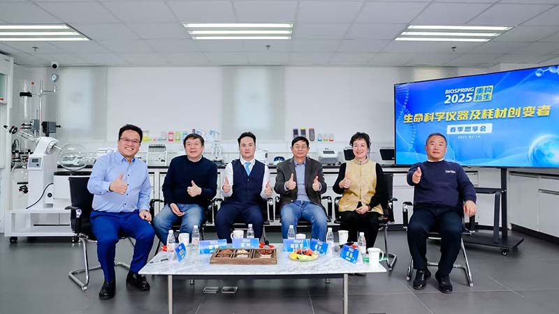 對(duì)話(huà)行業(yè)領(lǐng)軍人物：AI賦能生命科學(xué)，如何重構(gòu)2025新生？